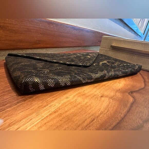 Chic Gold & Black Leopard Print Evening Clutch – Glam Statement Bag - Picture 13 of 15